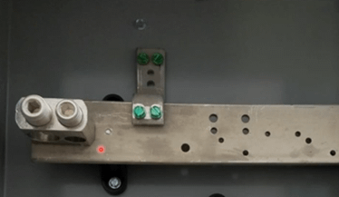 Puente de unión principal como una bus bar o pletina de cobre.