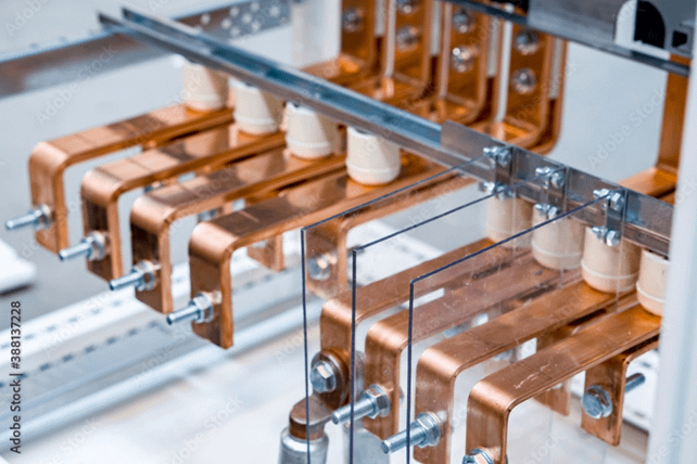 Los embarrados de cobre, son usados mayormente para el transporte de grandes cantidades de corriente en tableros de distribución industriales