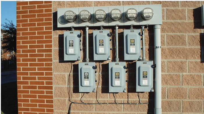 De un unico servicio o acometida general podemos derivar hasta 6 acomeitdas distintas agurpadas para alimentar un edificio